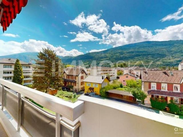 TROP TARD, DEJA RESERVE. Au coeur de la ville de Sion