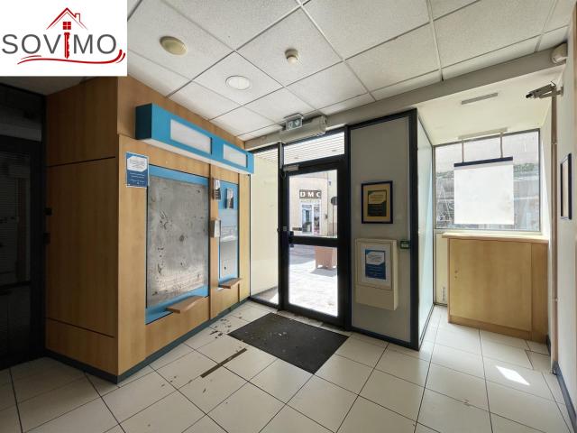 Au Coeur De La Ville, Immeuble Avec Local Commercial Et Bure. 207m² Confolens