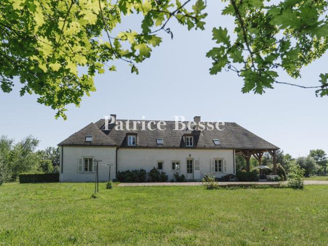 Au coeur de la Sologne bourbonnaise, un domaine de chasse de. 330m² Moulins