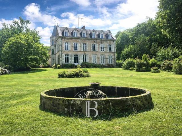 Au coeur de l'Auvergne Propriété d'exception 570m² Néronde sur Dore