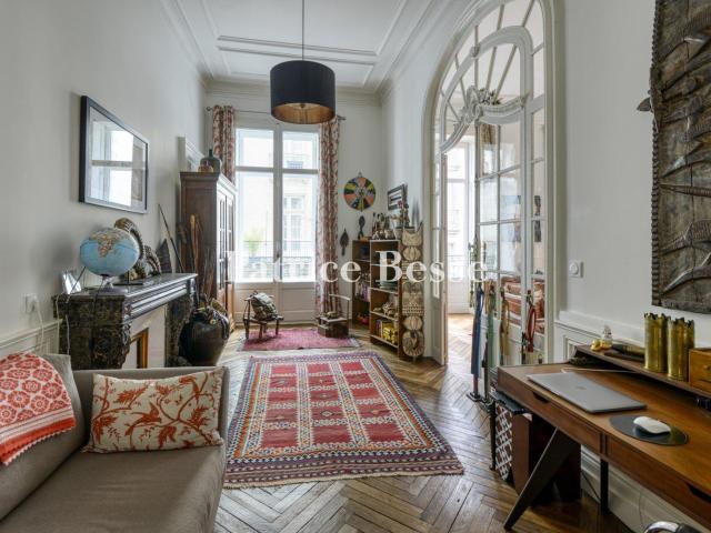 Au coeur de Nantes, avec la place Graslin en perspective. 168m² Nantes