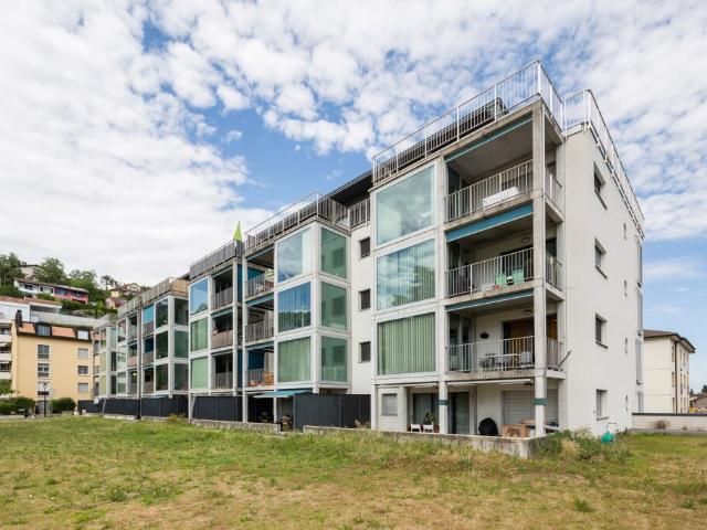 Au coeur de Peseux, dans bâtiment de la COOP, avec balcon et loggia