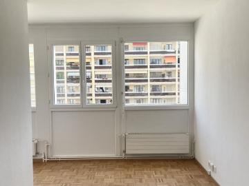 Au coeur des Eaux Vives: bel appartement avec balcon