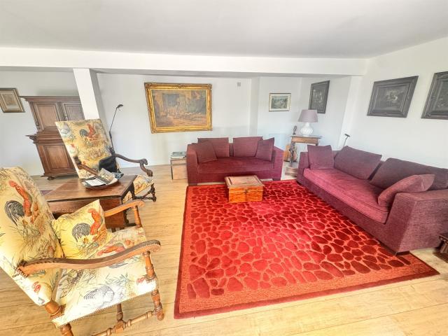 Au coeur du village de Coursegoules, magnifique maison de vi. 144m² Coursegoules