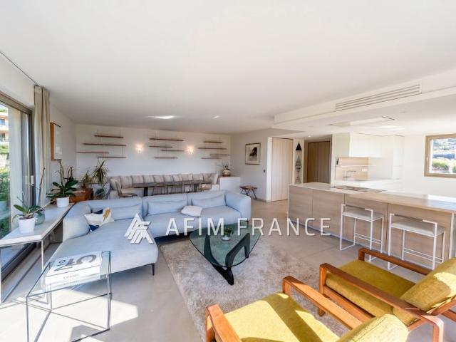 Au coeur du village d'Èze, découvrez ce superbe appartement vil