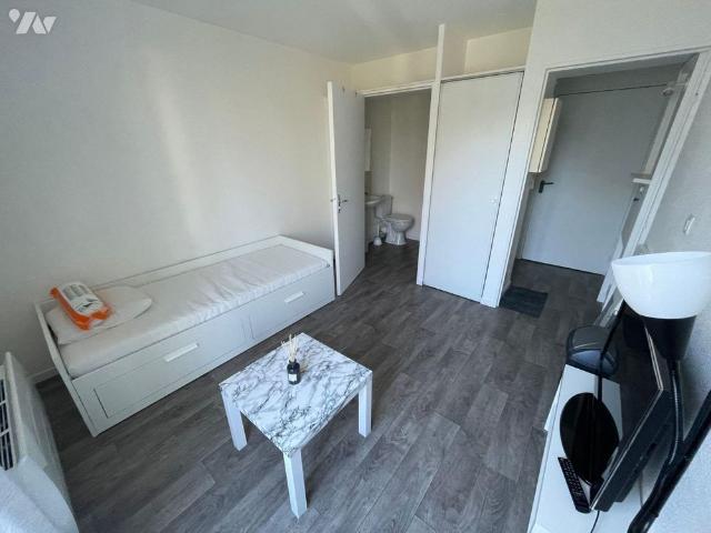 Au coeur du Campus de KER LANN, studio qui se compose d'une entrée kitchenette, pièce de vis av.