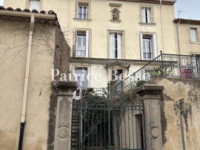 Au coeur d'un village de l'Hérault, une demeure bourgeoise d. 400m² Béziers