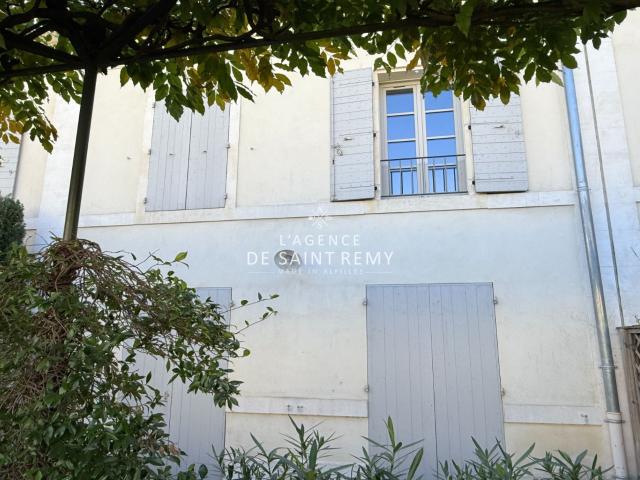 Au coeur d'une résidence privée et recherchée, à deux pas de. 100m² Saint Rémy de Provence