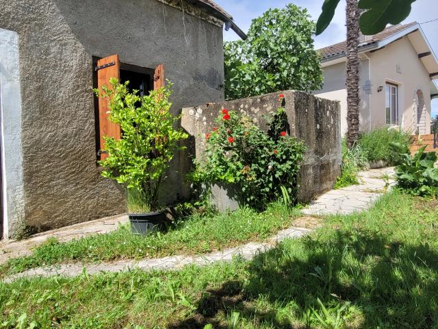 Au nord de Sauvagnon 12Mn, Maison 4 ch / garages et bâtisse de 1800 à rénover sur 2500m2