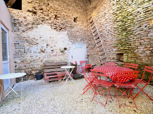 Au pied de Vézelay, une maison à fort potentiel entre, patrimoine et sérénité