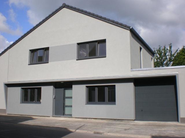 Au rdc bel appartement 2 chambres + parking ext + terrasse