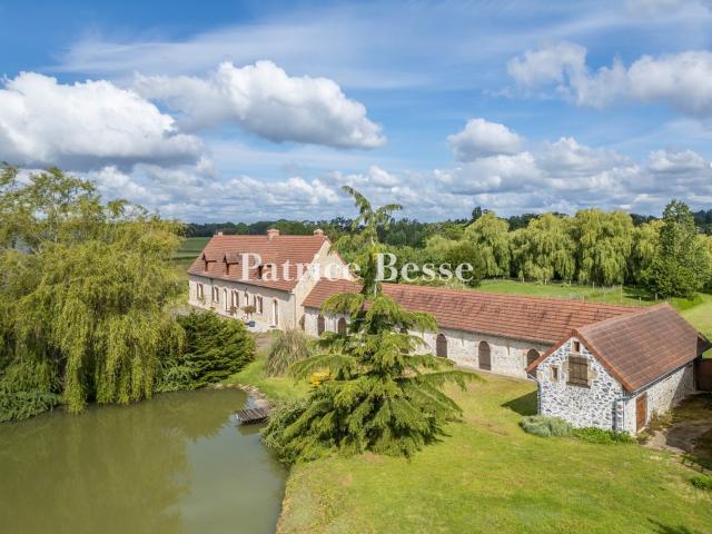 Au sud de la Sarthe, entre La Flèche et Sablé, sur plus de 3. 220m² Sablé sur Sarthe