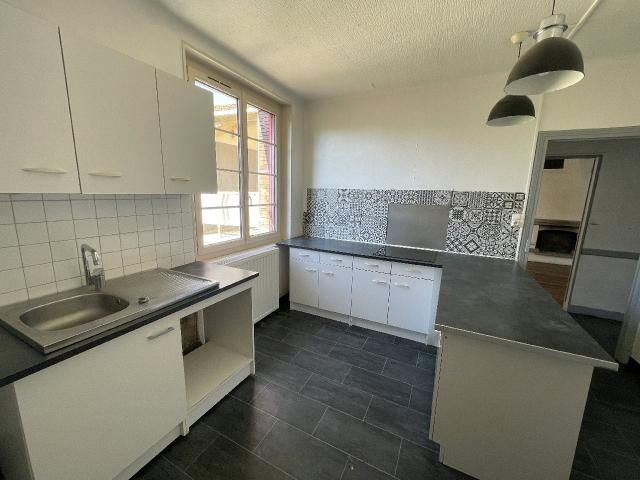 Au sud du département de la Nièvre, à 20 mn de Moulins, cett. 124m² Lucenay lès Aix