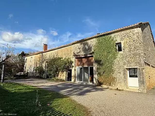 Aunac sur Charente 16460 Achat / Vente maison 8 pièces t8 parking
