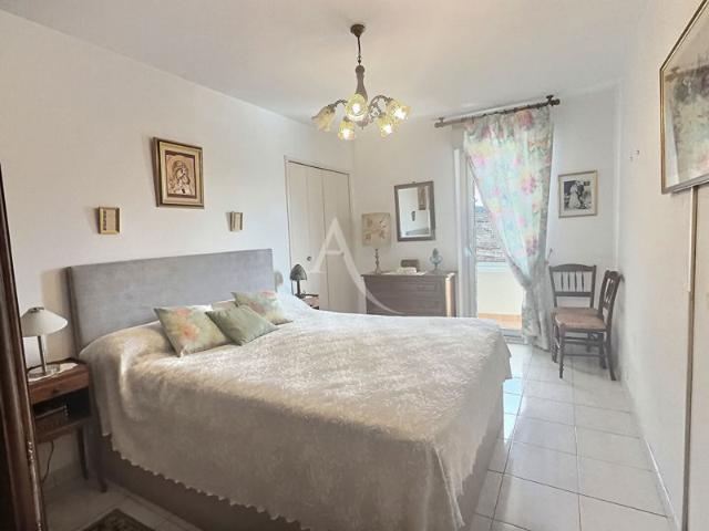 Aubagne centre ville Résidence Le Voltaire Appartement T4 100 m2 avec 2 loggias