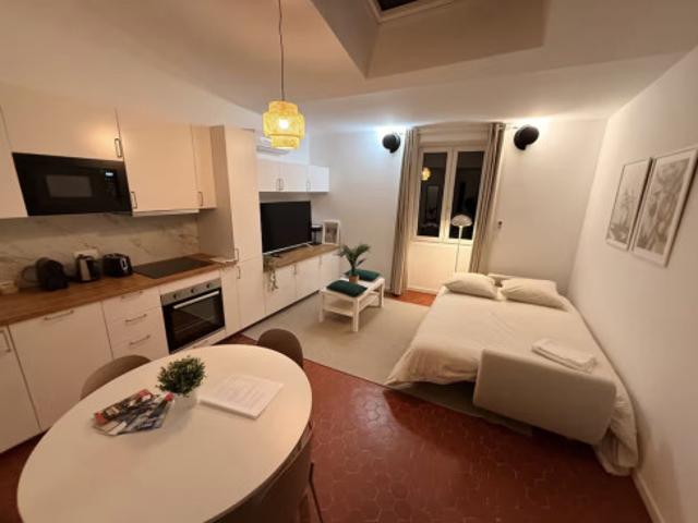 Aubagne hypercentre – T2 meublé neuf/rénové 35 m² – 795 € CC