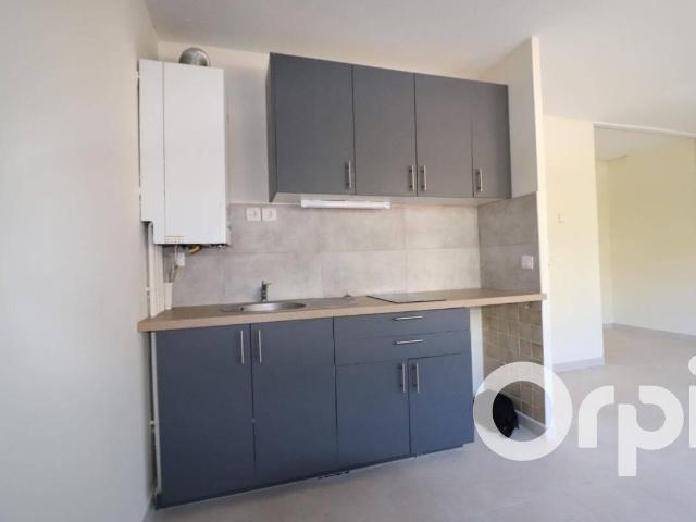 AUBAGNE LES SANTONNIERS STUDIO ET TERRASSE
