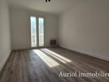 AUBAGNE T3 rénové avec terrasse et cave