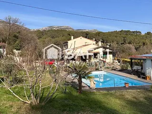 Aubagne 13400 Achat / Vente maison 12 pièces t12 piscine terrasse