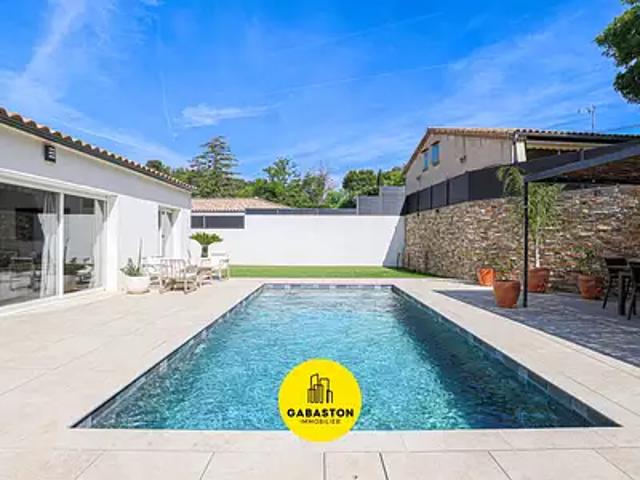 Aubagne 13400 Location maison 5 pièces t5 terrasse