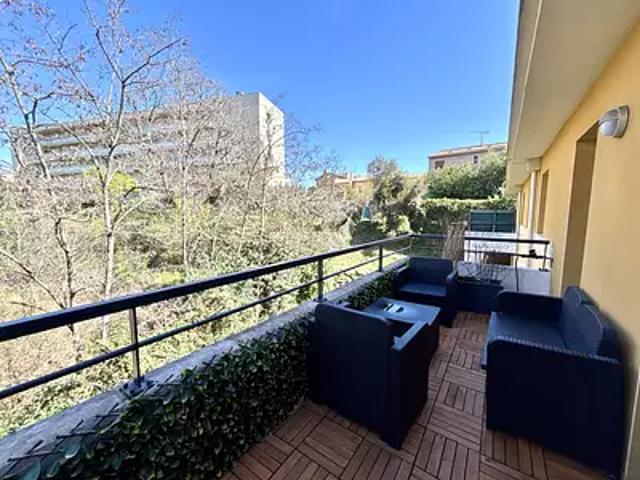 Aubagne 13400 Location appartement 2 pièces t2 au dernier étage