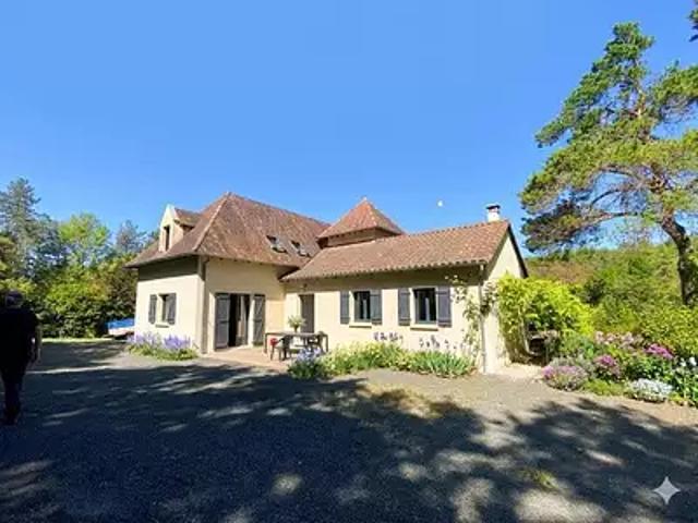 Aubas 24290 Achat / Vente maison 6 pièces t6 au dernier étage parking