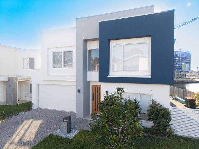 AUCTION NEXT WEEK THIS WILL BE THIS YEARS BEST BUY IN HOPE ISLAND