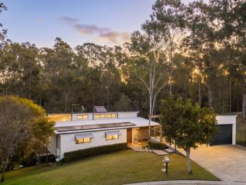 AUCTION ON SITE 9:30am 20th June. Leafy Cul De Sac Sanctuary with Style, Space & Serenity