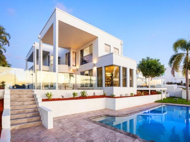 Auction on site, Friday 23 October at 10:00am