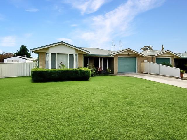 Auction Opportunity Rare Free Standing Villa in Prime Location