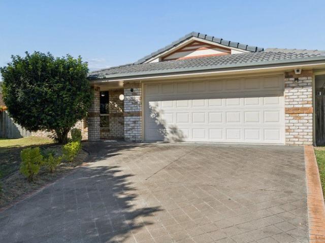 AUCTION IF NOT SOLD PRIOR Spacious Family Living with an Enormous Entertaining Deck in the Calamvale College Catchment