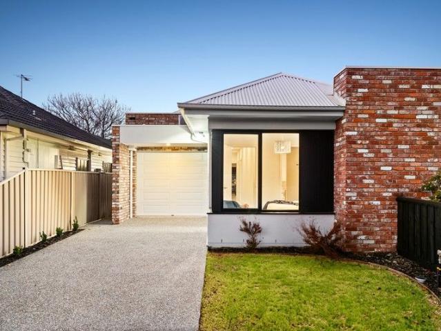 AUCTION POSTPONED | Stylish, Modern Living in a Prime Altona North Location