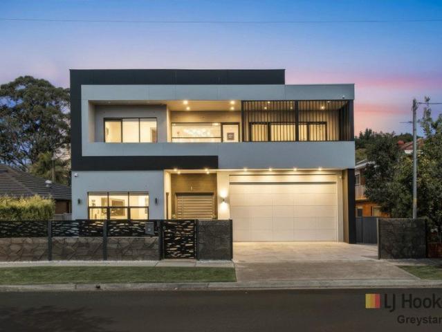 AUCTION THE MAIN EVENT 1018SQM! OPEN TUESDAY AT 5:30PM