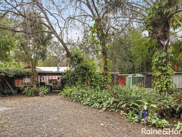 AUCTION 31/10/2026 961m2 LEVEL LAND, 2 BRM HOME + SLEEPOUT, CARAVAN & MORE