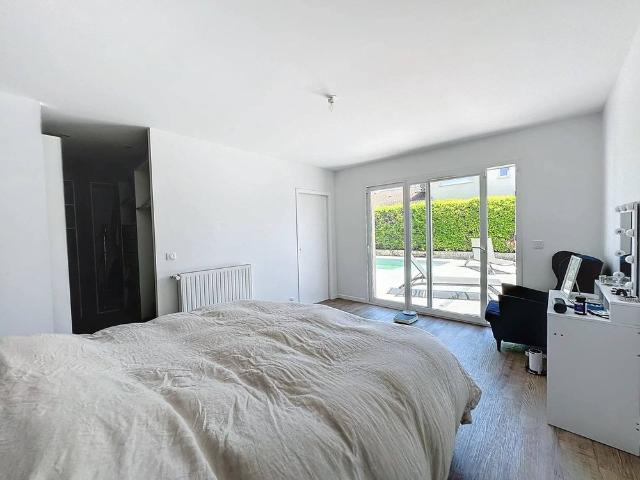 AUCAMVILLE, maison meublée T5 de 165m² avec jardin et piscine