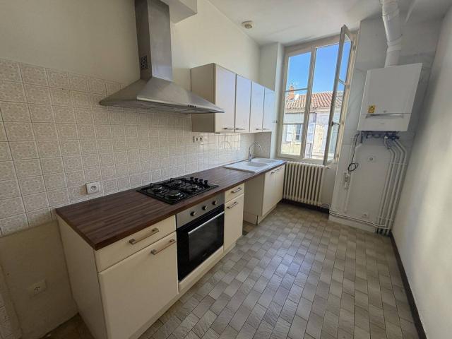 AUCH T3bis 109m² avec balcon