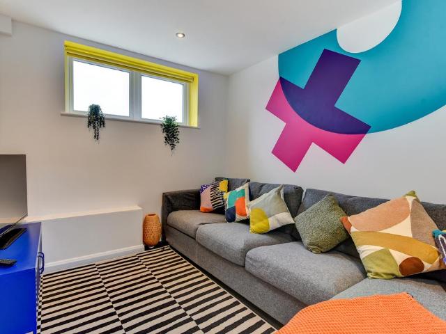 Auckland Drive, Brighton BN2 8 bed house to rent £6,587 pcm £1,520 pw
