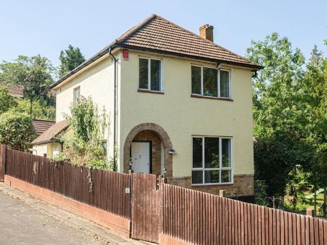 Auckland Gardens, Crystal Palace. 4 bed detached house to rent £3,500 pcm £808 pw