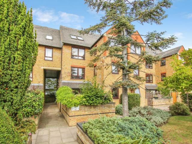 Auckland Road, Cambridge CB5, 2 bed flat to rent, £1,700 pcm | PrimeLocation