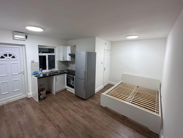Auckland Road, Ilford IG1, Ilford, 1 bed flat to rent, £1,300 pcm | PrimeLocation