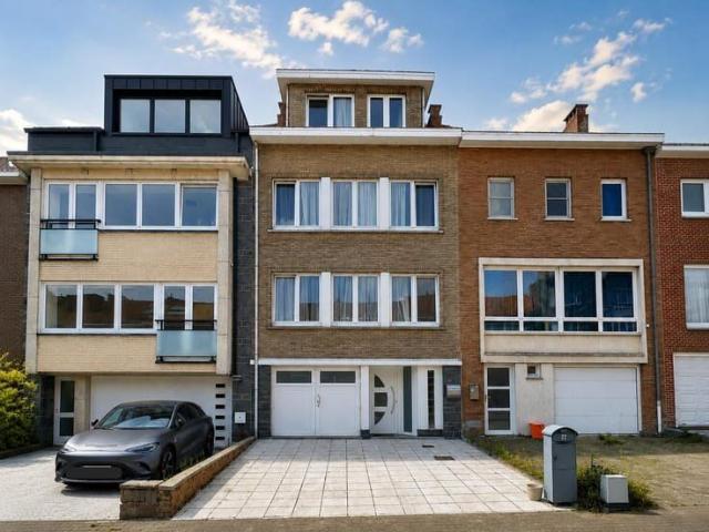 AUDERGHEM INVALIDES HOUSE 5BR 246M² + GARDEN + GARAGE