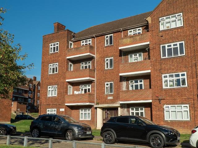 Audley Court, London E18, 2 bed flat to rent, £1,850 pcm | PrimeLocation