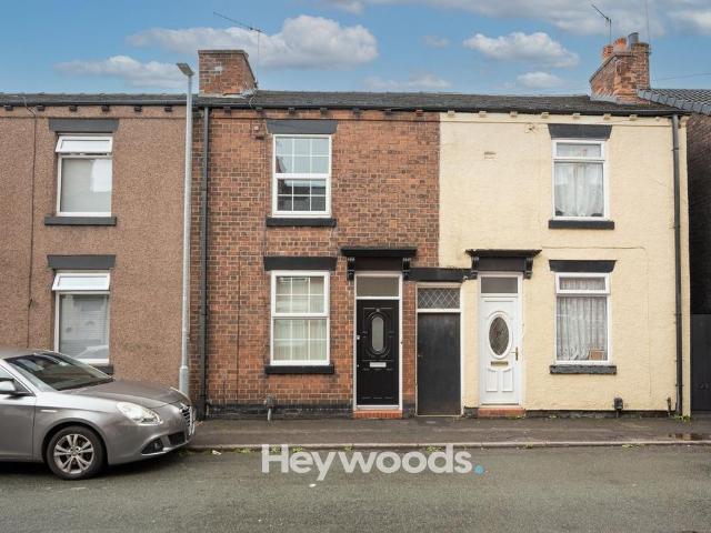 Audley Street, Newcastle, ST5 2 bed terraced house to rent £740 pcm £171 pw