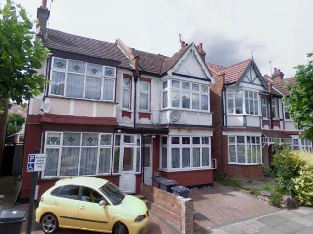 Audley Road, Hendon, London, NW4 4 bed maisonette to rent £3,000 pcm £692 pw
