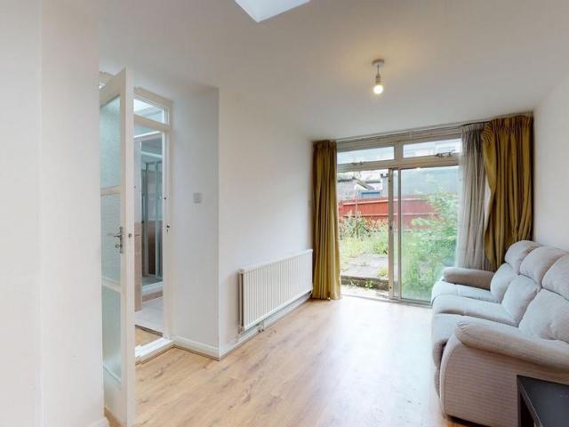 Audley Road, London NW4 1 bed house to rent £2,900 pcm £669 pw