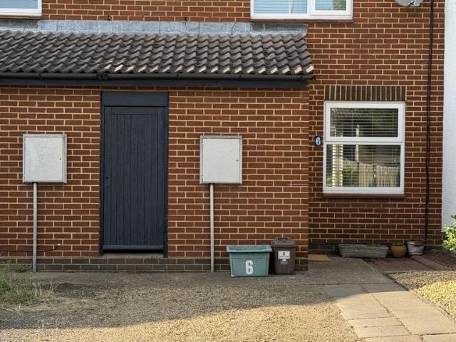 Audric CLose, Kingston 2 bed terraced house to rent £1,900 pcm £438 pw