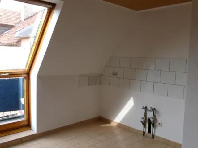 Auerbach: 2 helle Zimmer, Balkon, Tageslichtbad m. Dusche