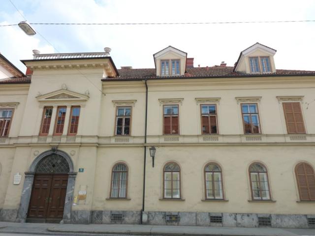 Außergewöhnliche Altbauwohnung in der Merangasse Provisionsfrei!