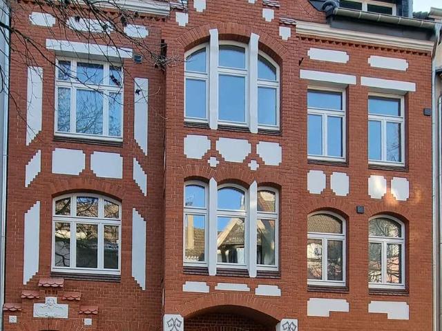 Aufwendig sanierte Traumwohnung in vollständig saniertem Gründerzeit/Jugendstil Haus