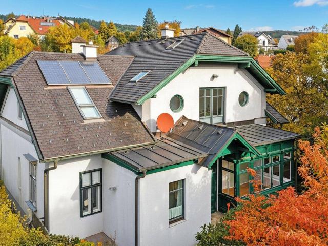 Aufwendig revitalisierte und stilvoll ausgebaute, historische Wienerwaldvilla in Tullnerbach
